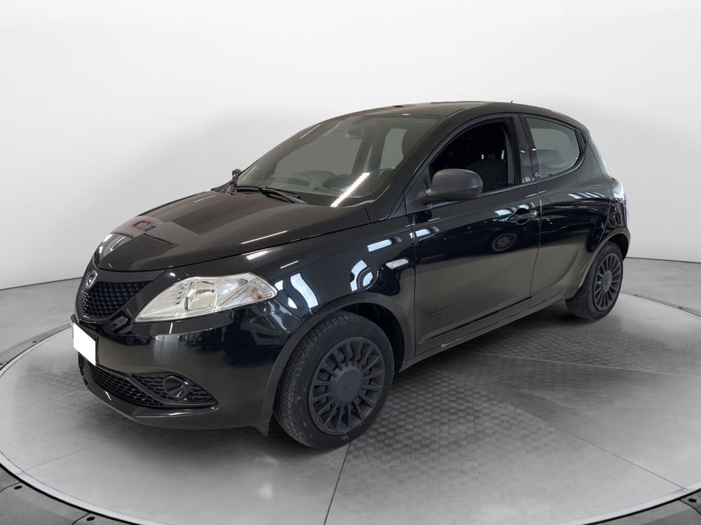 Lancia Ypsilon usata a Pisa (8)