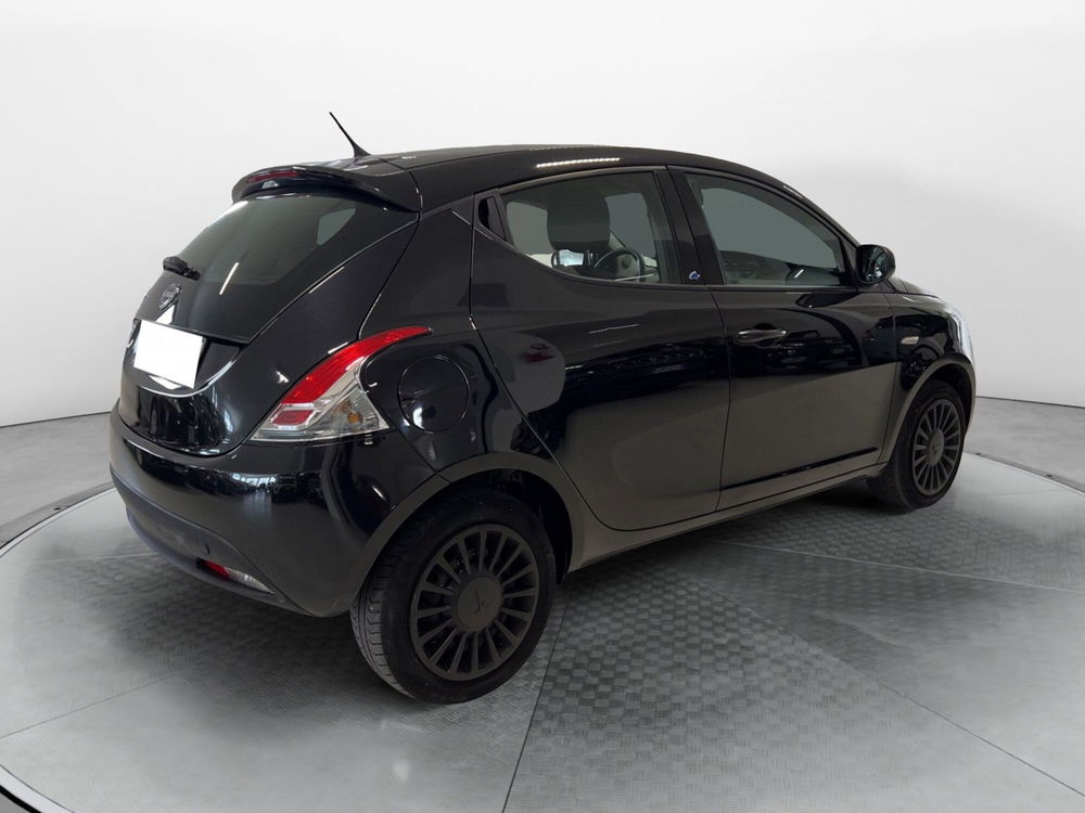 Lancia Ypsilon usata a Pisa (9)