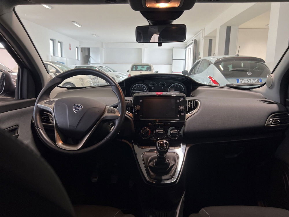 Lancia Ypsilon usata a Pisa (11)