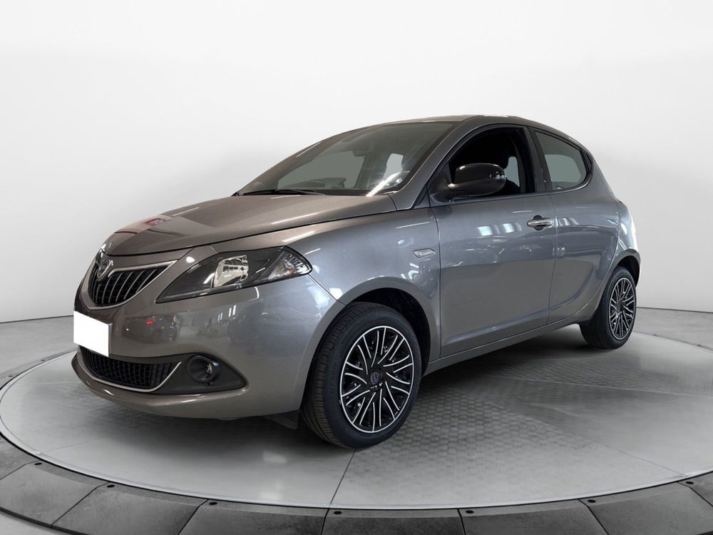 Lancia Ypsilon usata a Pisa (5)