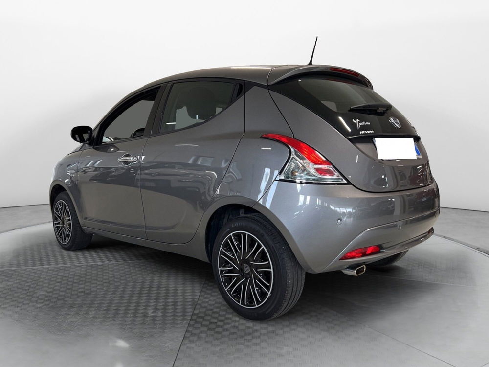 Lancia Ypsilon usata a Pisa (7)