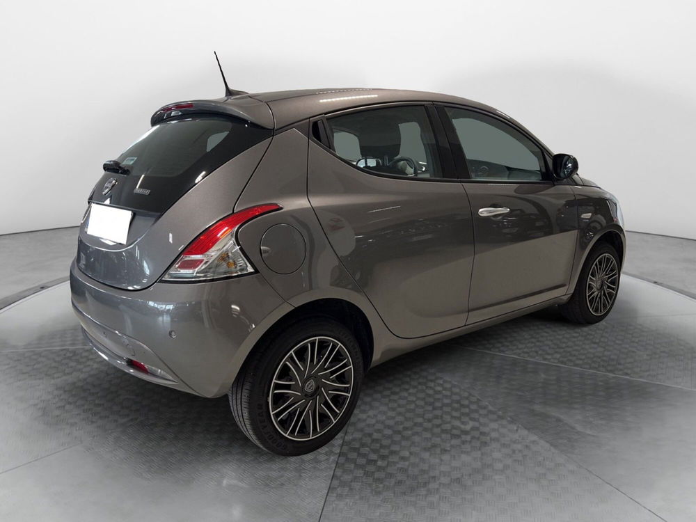 Lancia Ypsilon usata a Pisa (8)