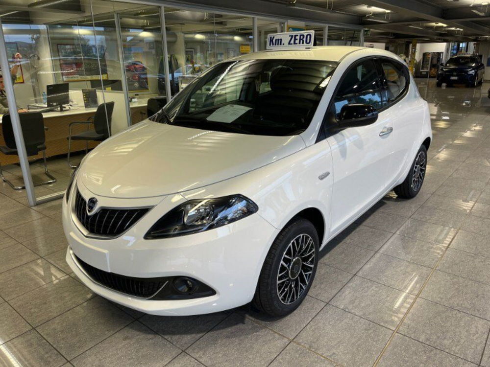 Lancia Ypsilon nuova a Lecco