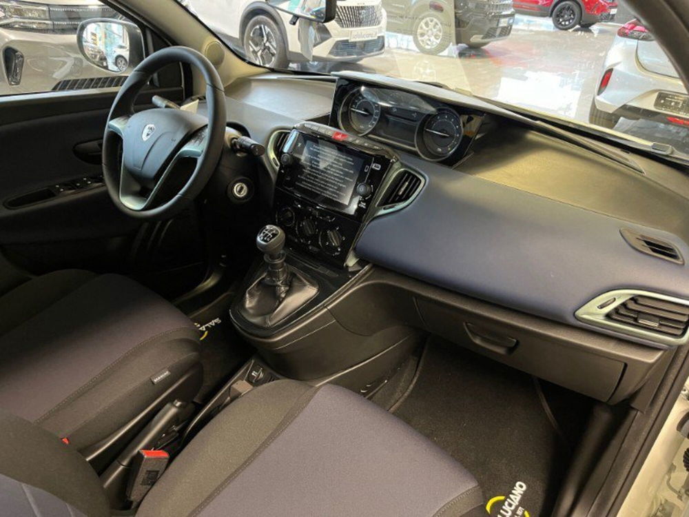 Lancia Ypsilon nuova a Lecco (12)