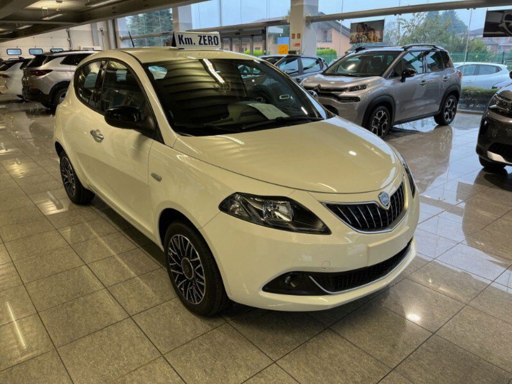 Lancia Ypsilon nuova a Lecco (3)