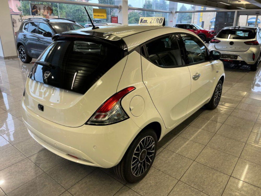 Lancia Ypsilon nuova a Lecco (4)