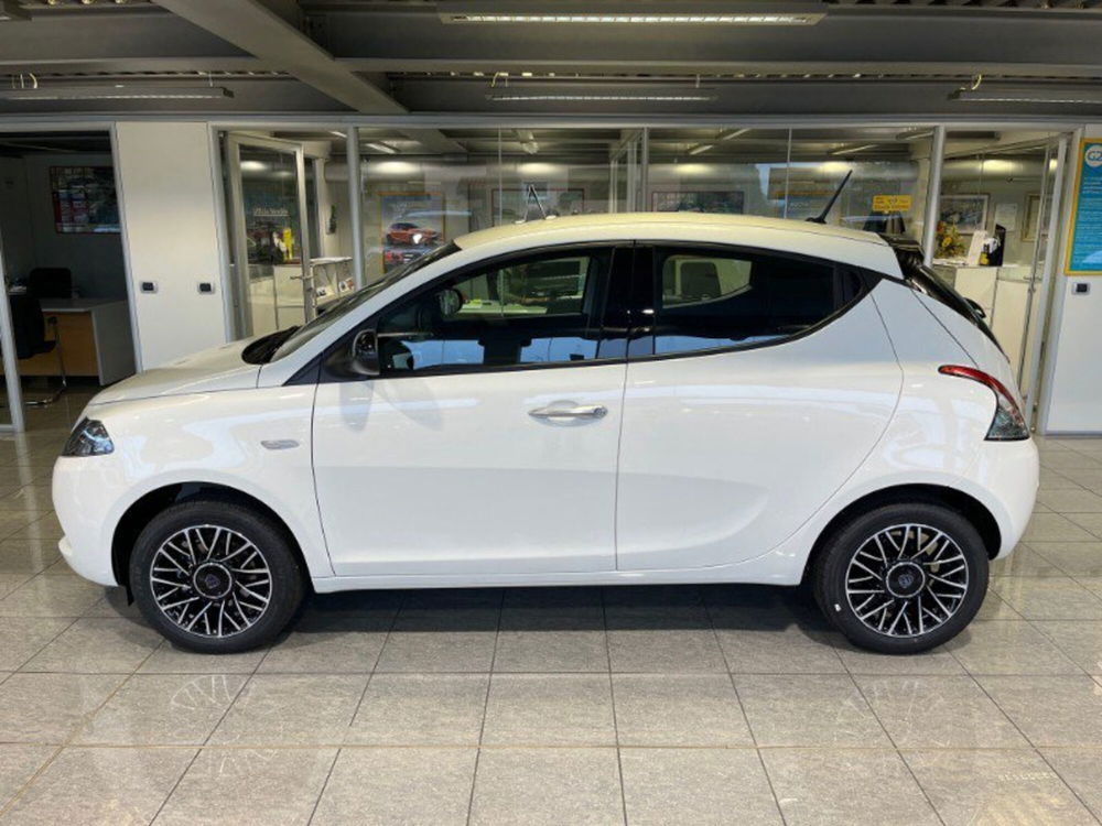 Lancia Ypsilon nuova a Lecco (7)