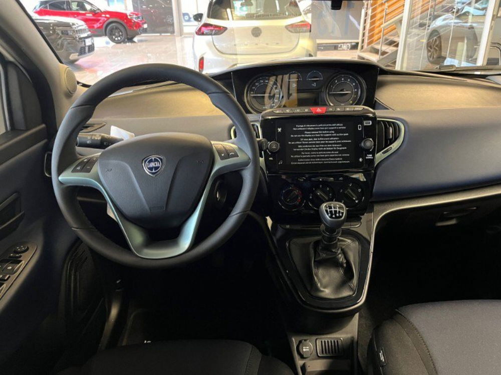 Lancia Ypsilon nuova a Lecco (8)