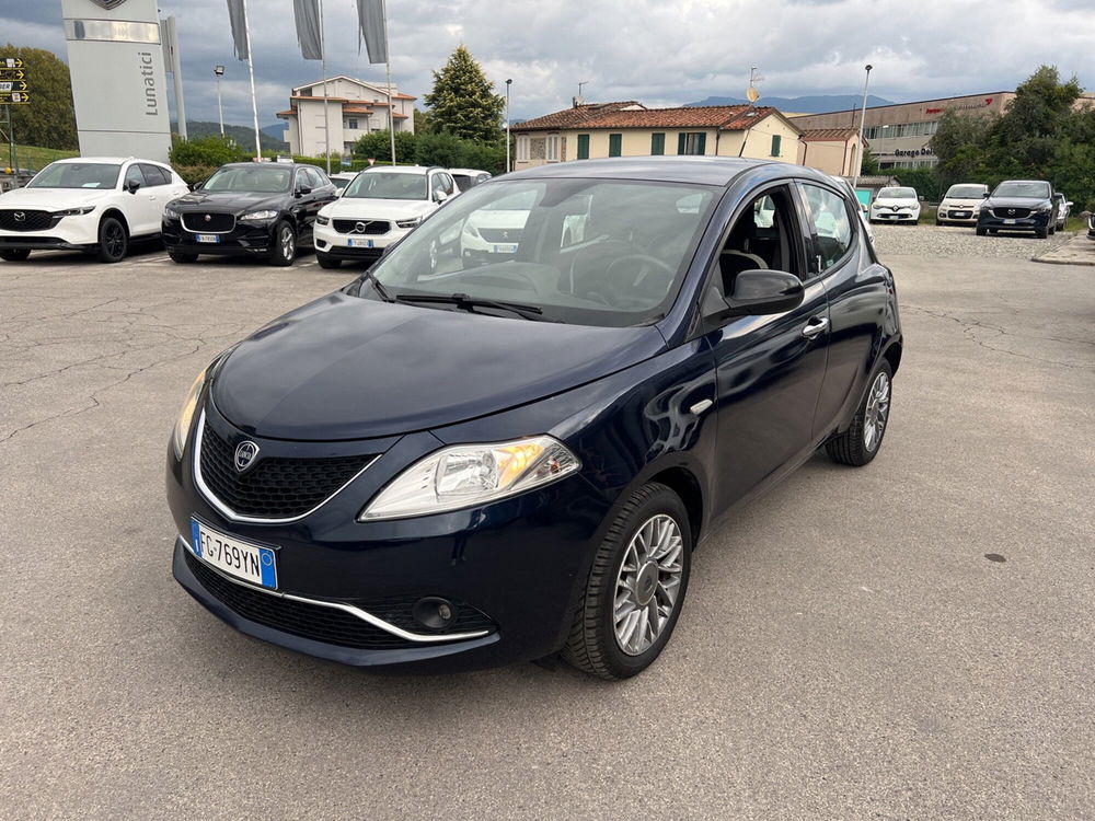 Lancia Ypsilon usata a Lucca