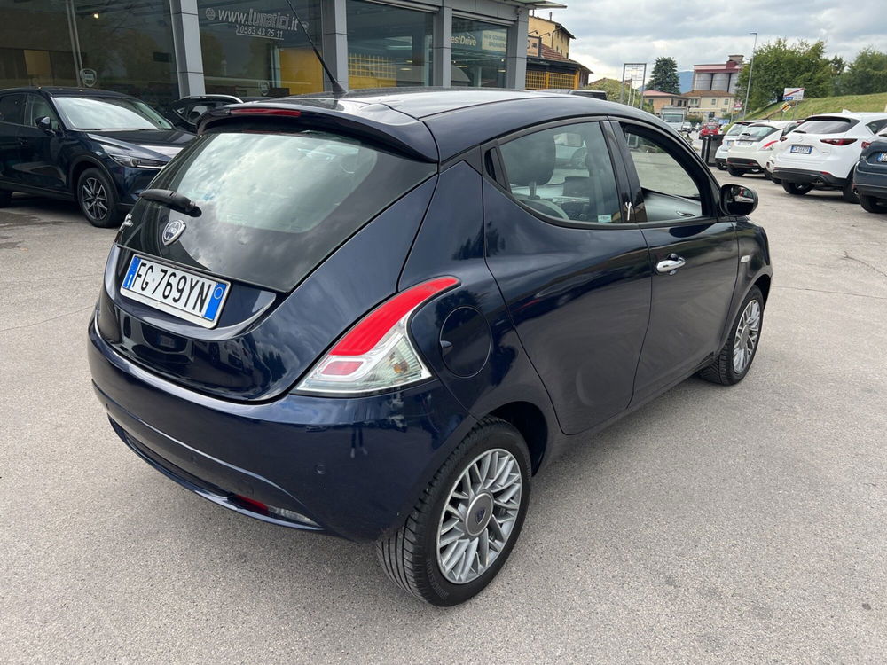 Lancia Ypsilon usata a Lucca (4)