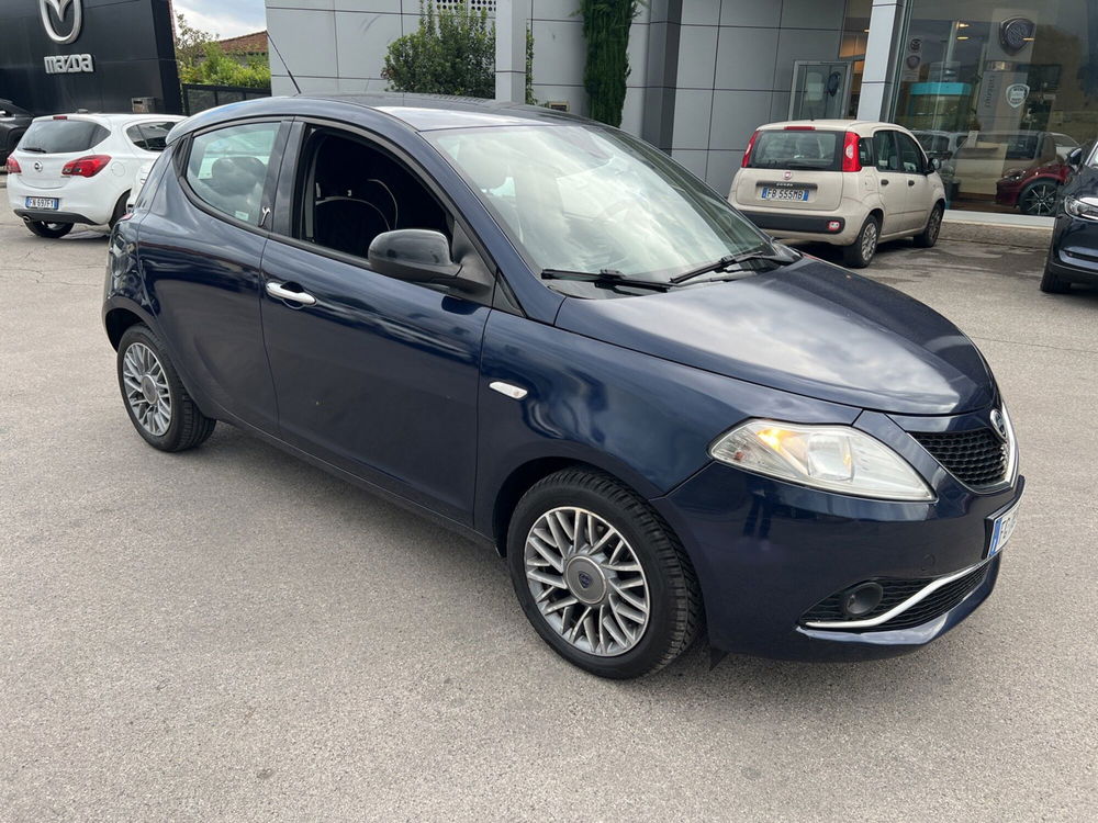 Lancia Ypsilon usata a Lucca (6)