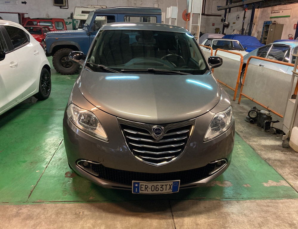 Lancia Ypsilon usata a Lucca