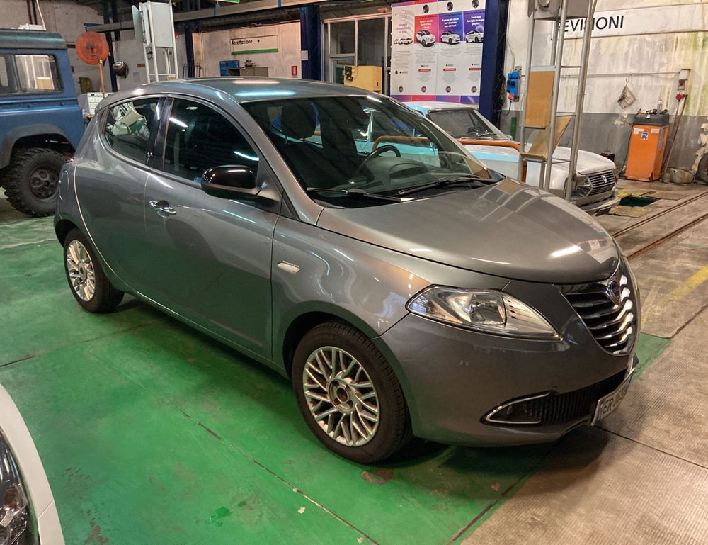 Lancia Ypsilon usata a Lucca (2)