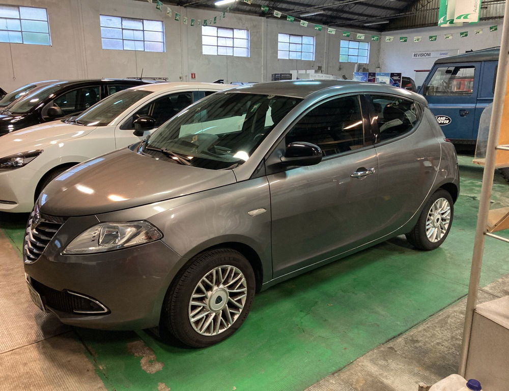 Lancia Ypsilon usata a Lucca (3)