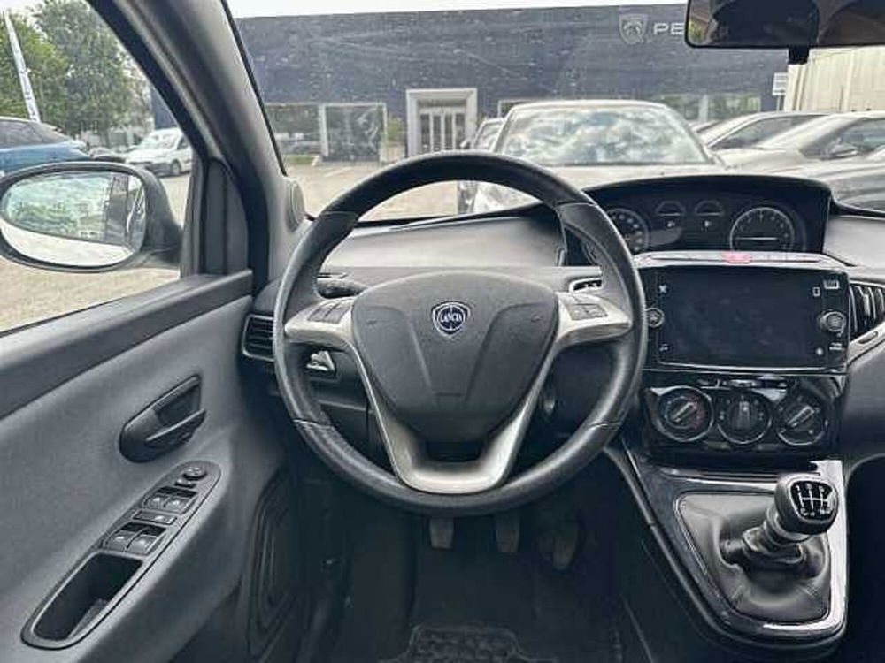 Lancia Ypsilon usata a Ravenna (11)