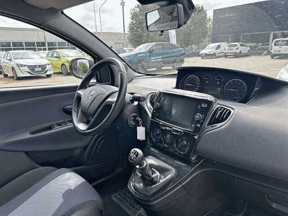 Lancia Ypsilon usata a Ravenna (15)