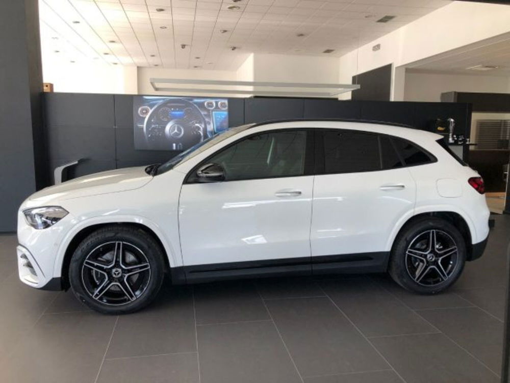 Mercedes-Benz GLA SUV nuova a Potenza (4)