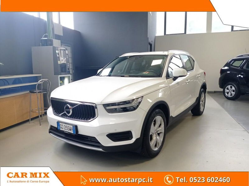 Volvo XC40 T3 Momentum Pro  del 2021 usata a Piacenza