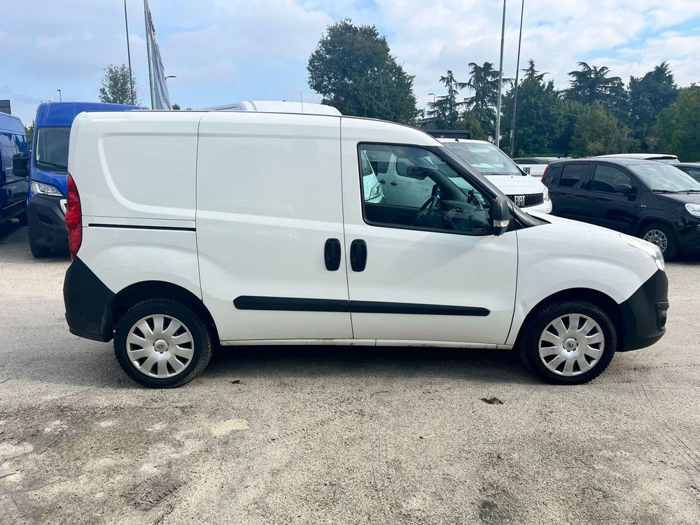 Opel Combo usata a Milano (10)