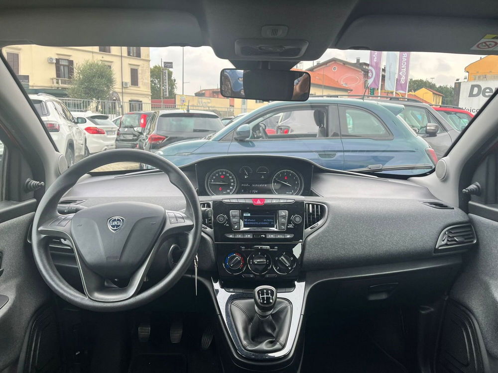 Lancia Ypsilon usata a Milano (15)