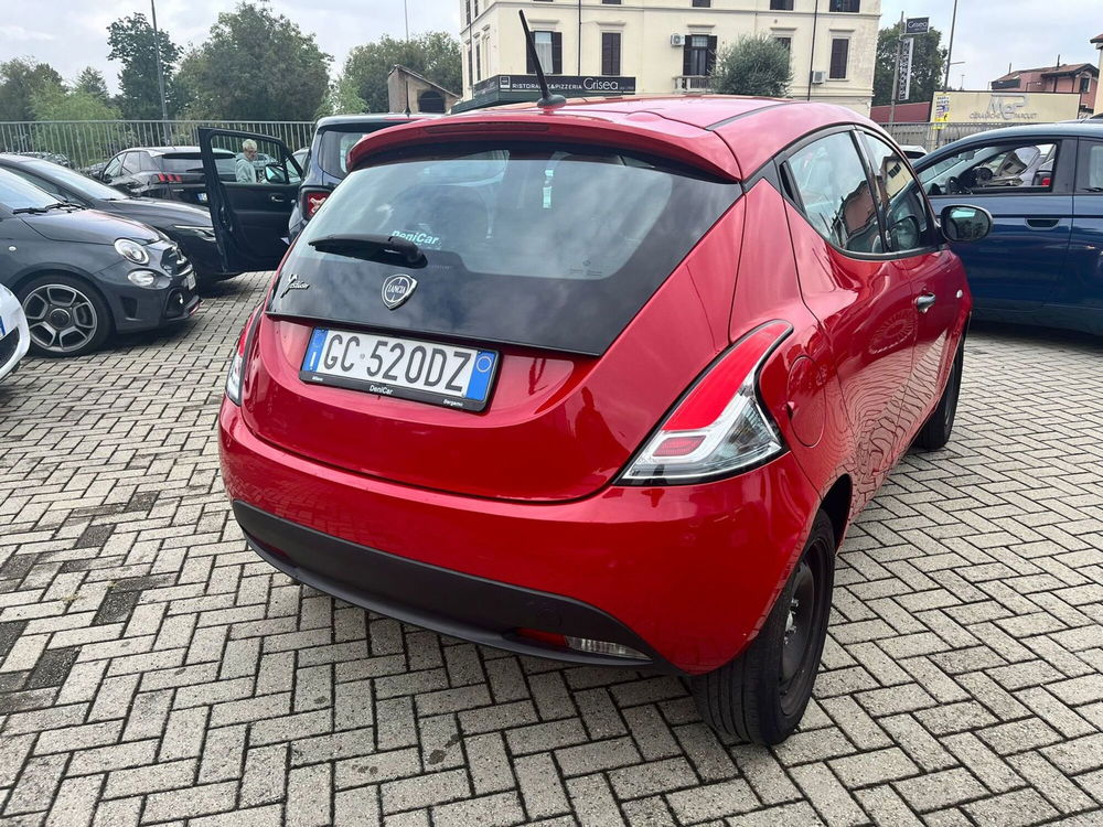 Lancia Ypsilon usata a Milano (7)