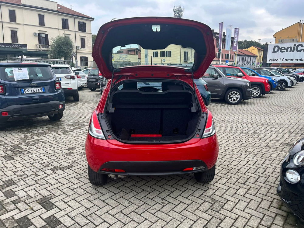 Lancia Ypsilon usata a Milano (9)