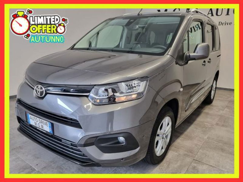 Toyota Proace City Verso City Verso 1.5D 100 CV S&amp;S Short D Executive  del 2022 usata a Erba