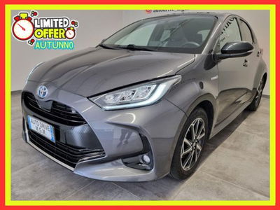 Toyota Yaris 1.5 Hybrid 5 porte Lounge del 2020 usata a Erba