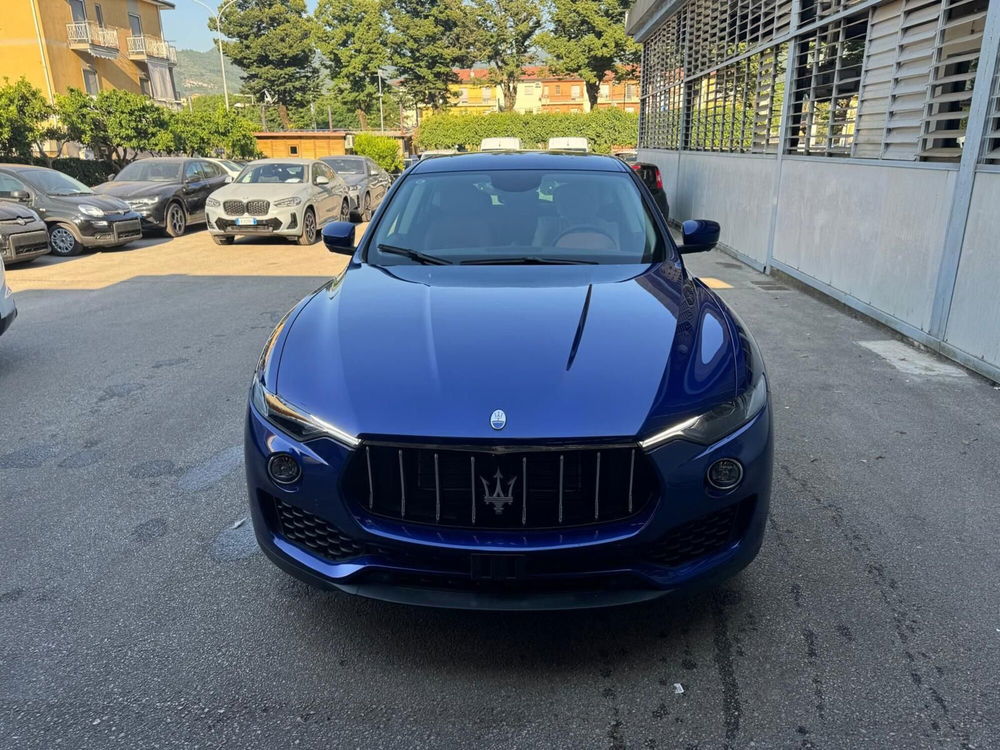 Maserati Levante nuova a Salerno (9)