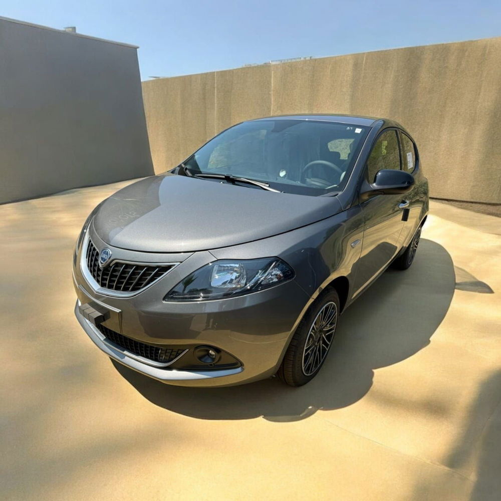 Lancia Ypsilon usata a Salerno