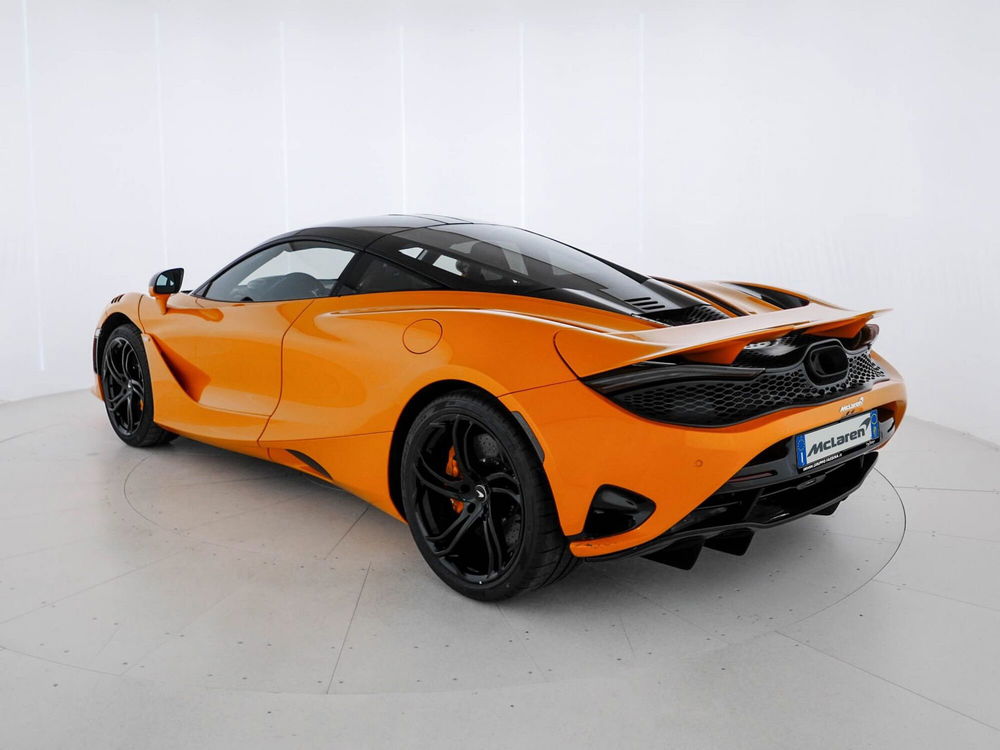 McLaren 750S Coupé nuova a Milano (4)