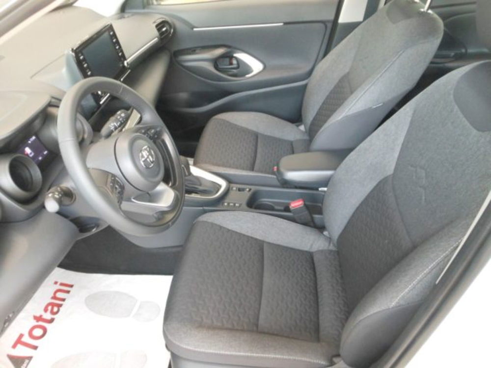 Toyota Yaris Cross nuova a L'Aquila (13)