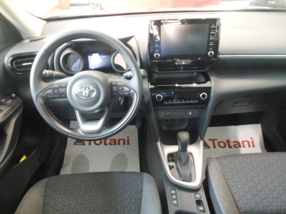 Toyota Yaris Cross nuova a L'Aquila (16)