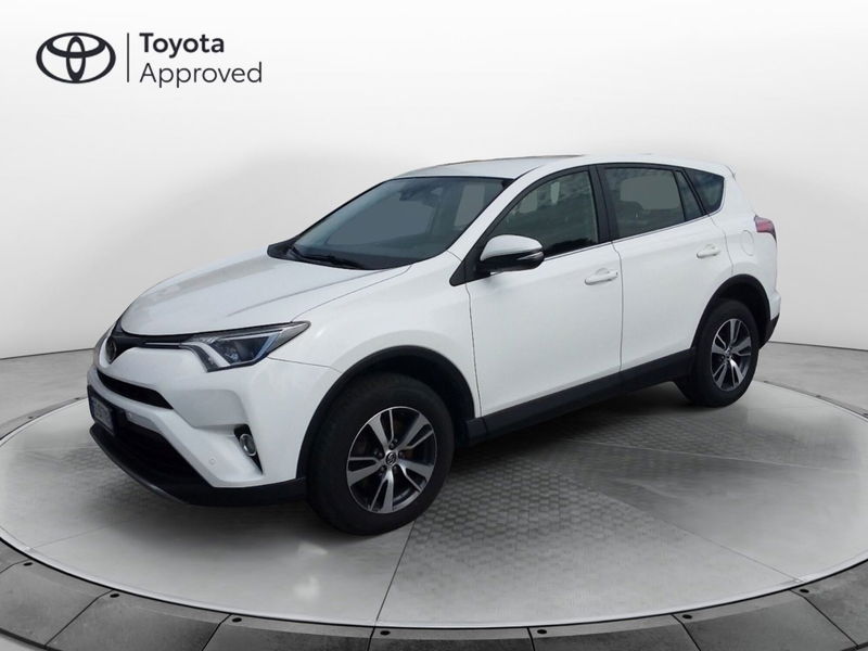 Toyota Rav4 D-4D 2WD Active  del 2016 usata a Brindisi