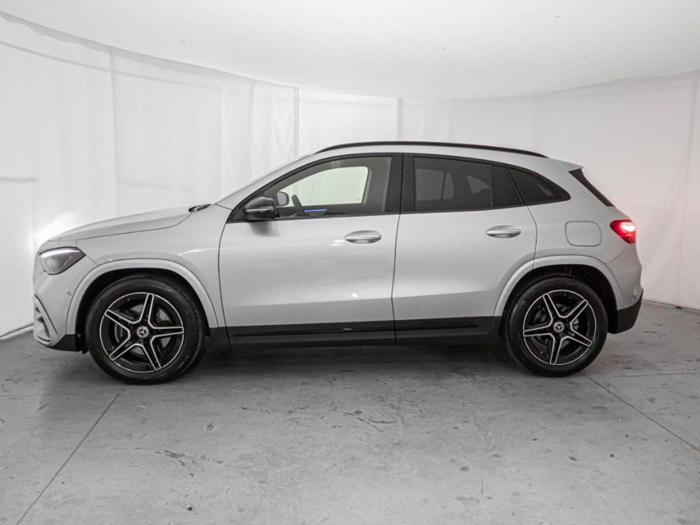 Mercedes-Benz GLA SUV nuova a Macerata (5)