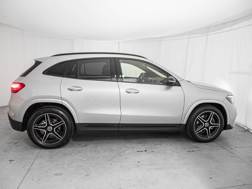 Mercedes-Benz GLA SUV nuova a Macerata (9)