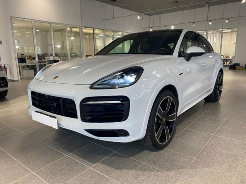 Porsche Cayenne Coup&eacute; 3.0 V6 E-Hybrid Platinum Edition del 2023 usata a Livorno