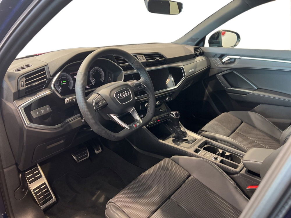 Audi Q3 Sportback nuova a Napoli (5)