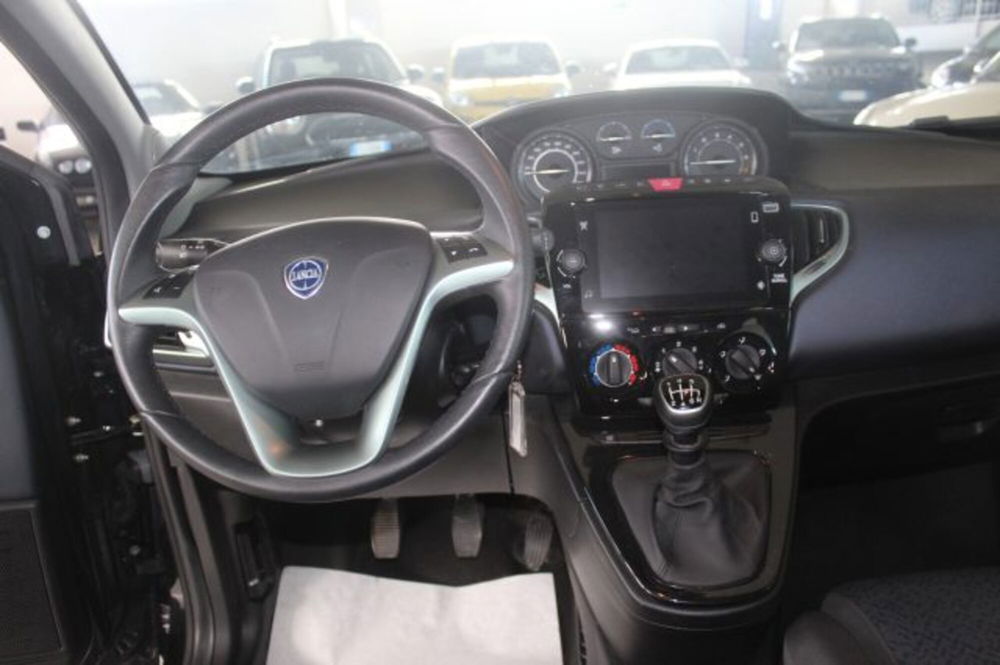 Lancia Ypsilon usata a Terni (11)