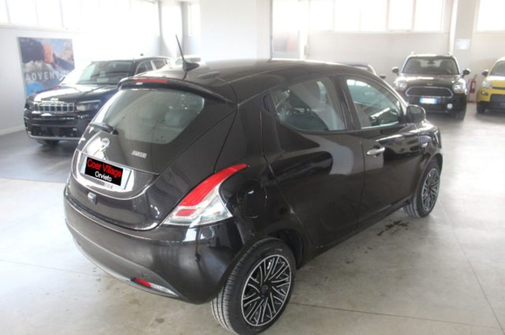 Lancia Ypsilon usata a Terni (4)