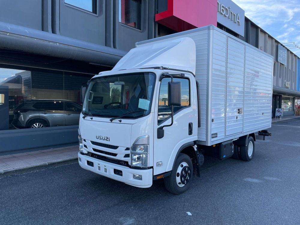 Isuzu M27 nuova a Bergamo