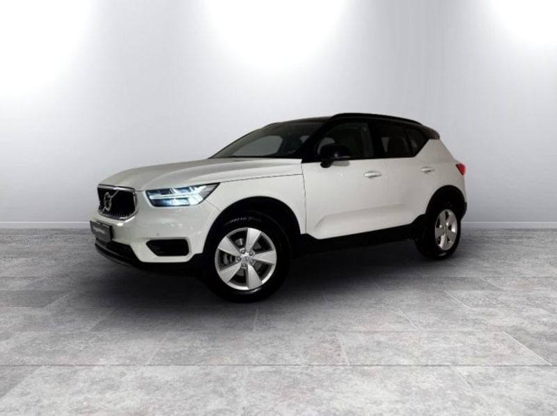 Volvo XC40 T2 Momentum Core  del 2022 usata a Modena