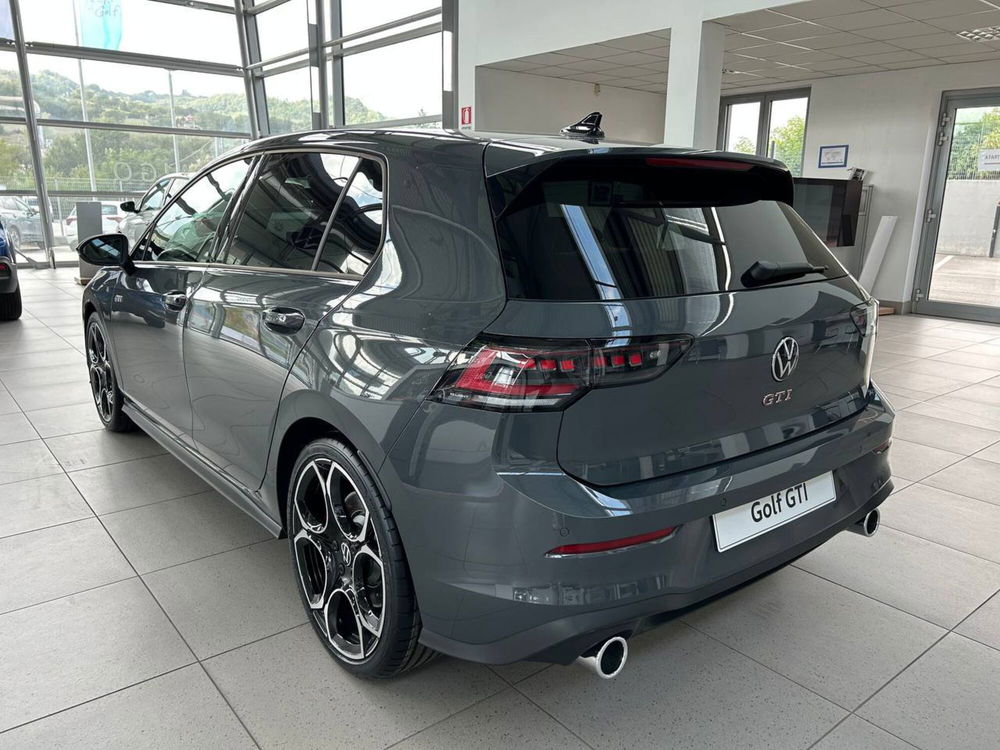 Volkswagen Golf nuova a Avellino (9)