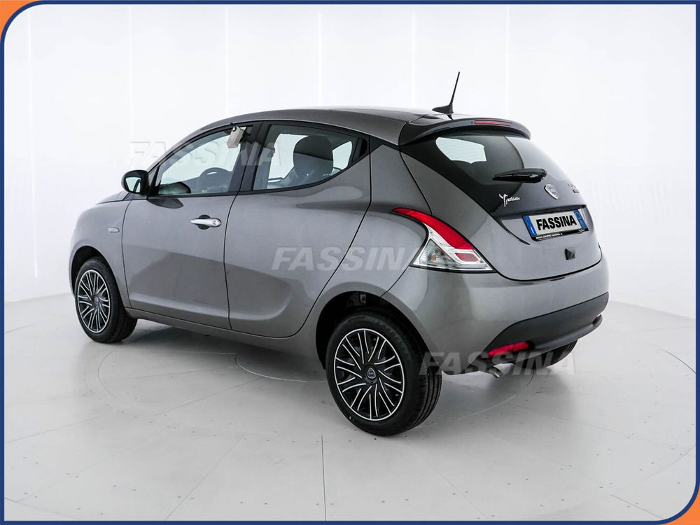 Lancia Ypsilon usata a Milano (4)