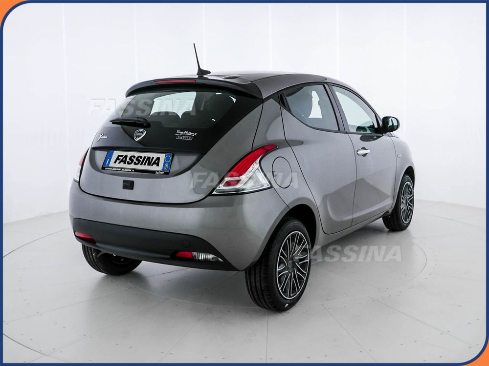 Lancia Ypsilon usata a Milano (6)