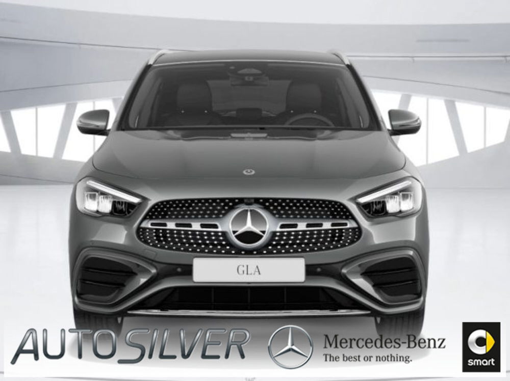 Mercedes-Benz GLA SUV nuova a Verona (3)