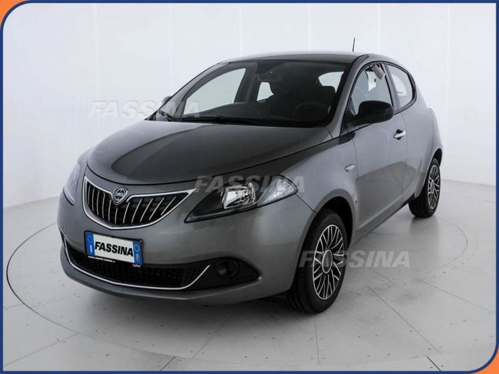 Lancia Ypsilon nuova a Milano (3)