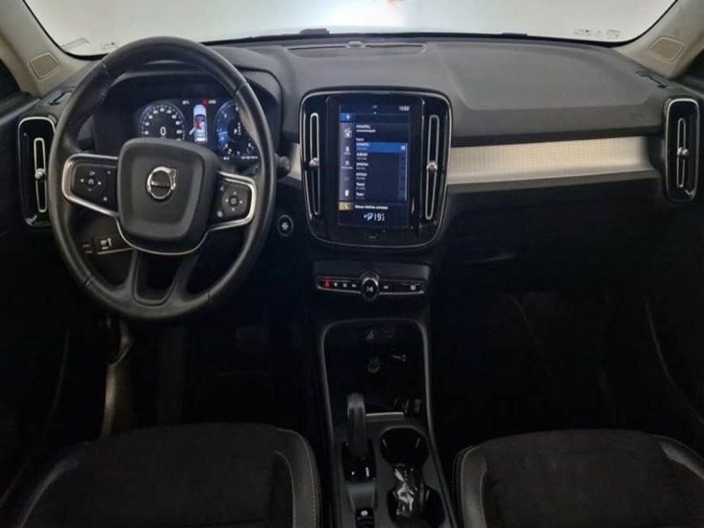 Volvo XC40 usata a Bari (7)