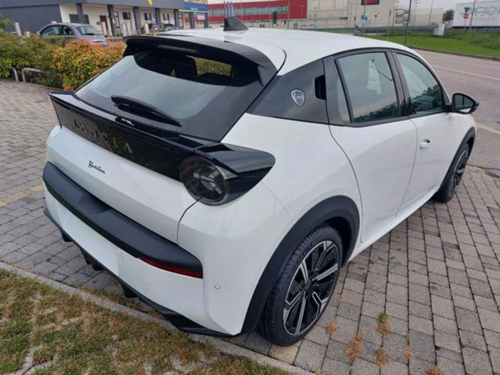 Lancia Ypsilon nuova a Padova (3)