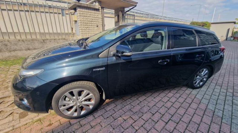 Toyota Auris Station Wagon usata a Milano (2)